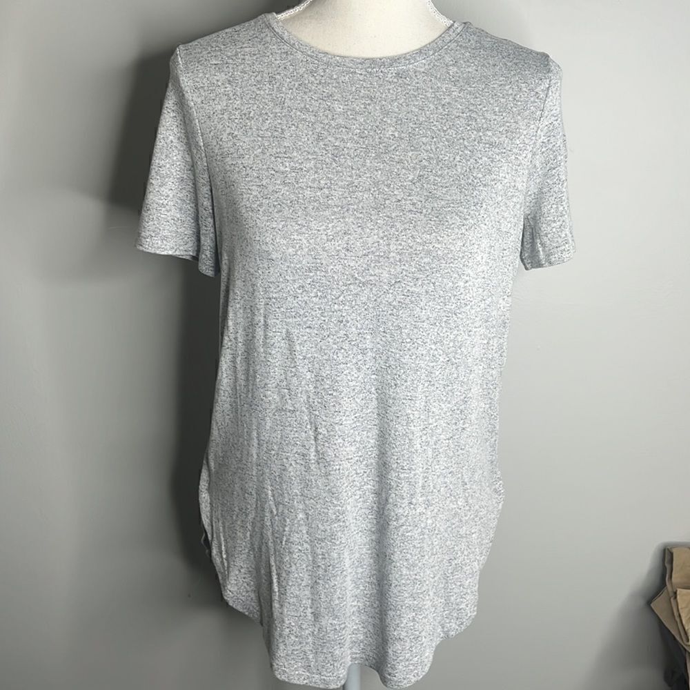 Ann Taylor Women’s Size XS Grey Shortsleeve Shirt